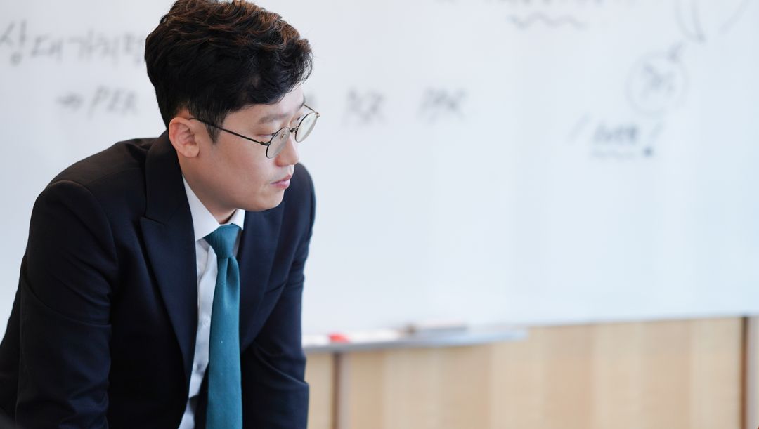 업무 중인 알고택스 전문가